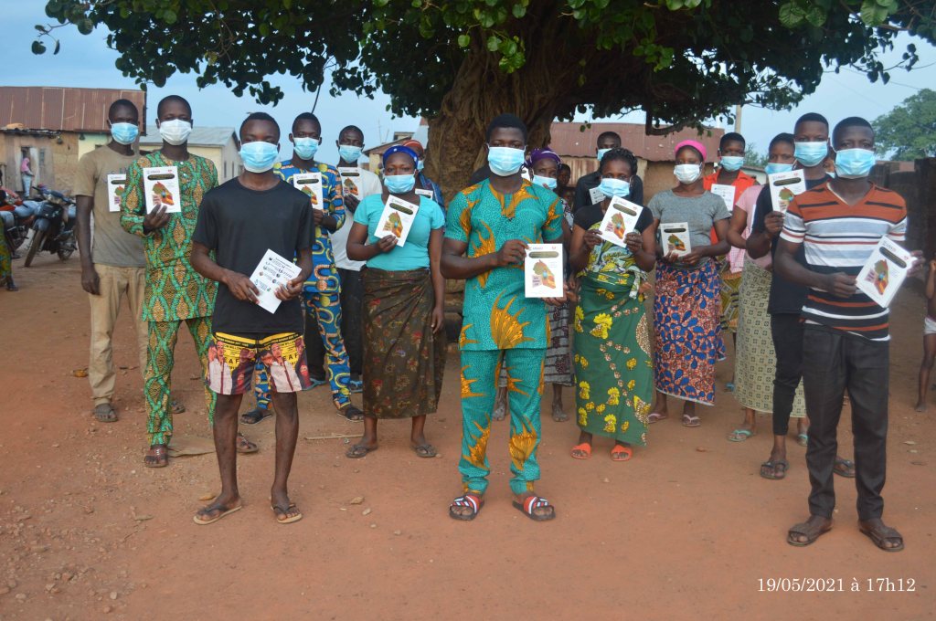 Distribution des tracts sur le Code Électoral et le processus&nbsp;électoral